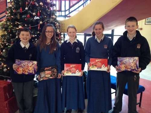 Junior History Quiz Winners receive their Christmas Prizes!