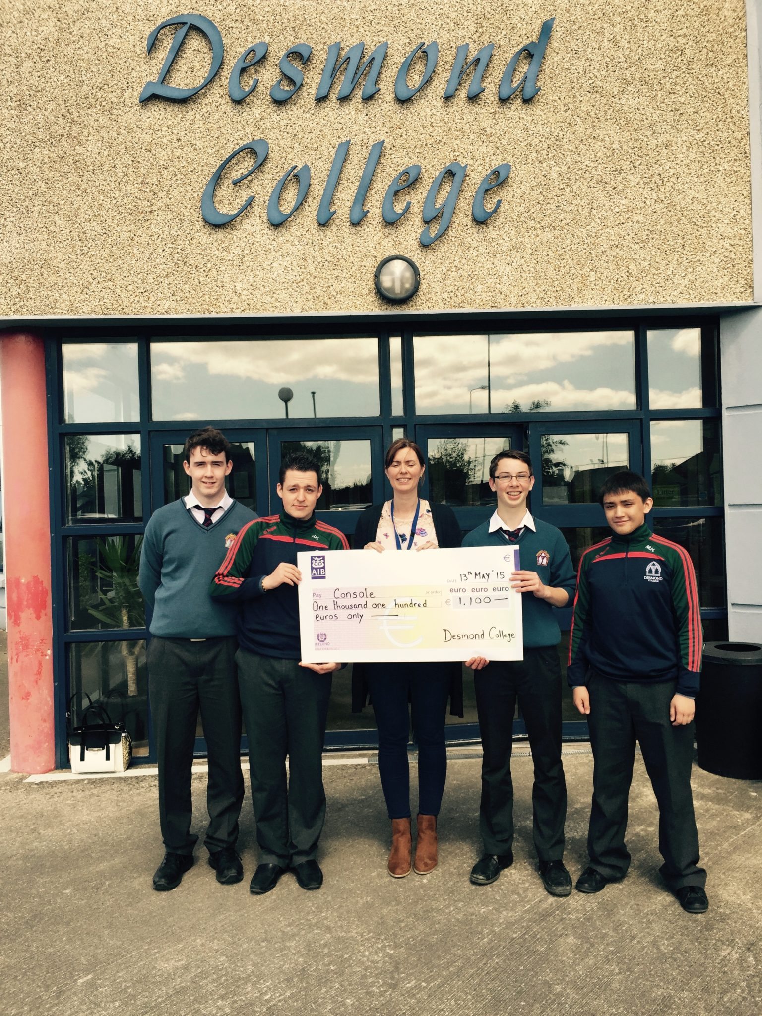 Pictured: Desmond College Transition Year Students Liam Dowling, Seán Ó Fiaich, Cillian McMahon and Matthew Halley. with Emer O'Neill (Console Limerick Centre Manager)